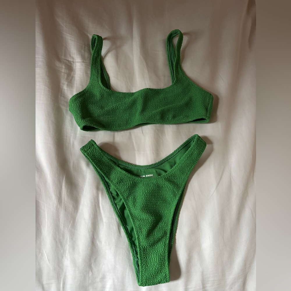 Pacsun Bikini
Green
Top: small
Bottoms: XS
